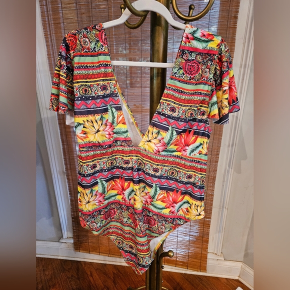 ASOS DESIGN curve flutter sleeve supportive swimsuit in geo-tribal - Picture 1 of 10